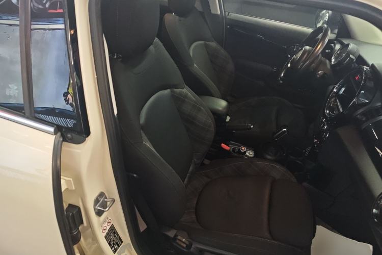 Used  MINI 2018 1.5T COOPER Classic Edition Five-Door Version
