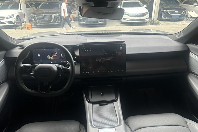 Used Lynk & Co 08 EM-P 2025 120km Long-Range Plus
