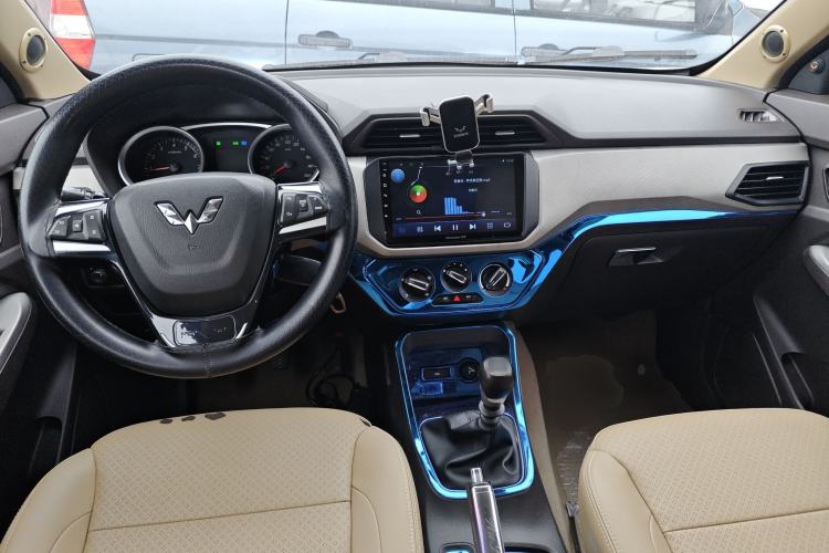 Used Wuling Hongguang 2019 1.5L S Comfort Edition China VI LAR
