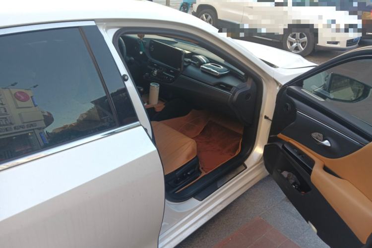 Used Lexus ES 2023 200 Excellence Edition
