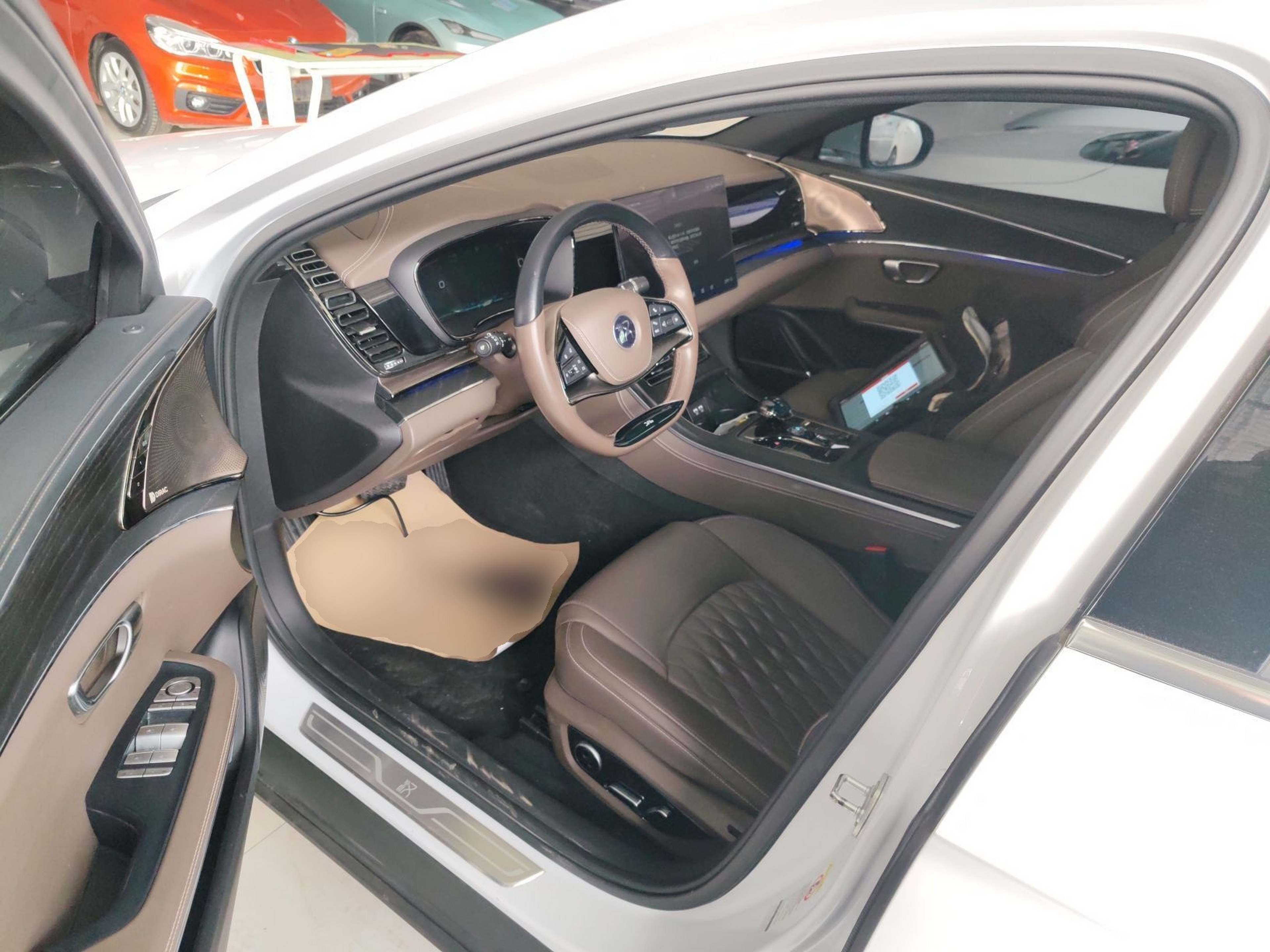 Переднее сиденье в автомобиле