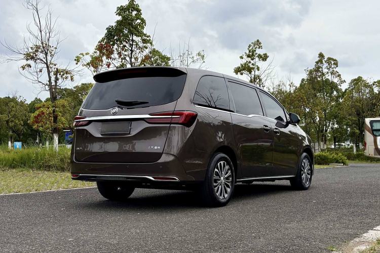 Used Buick GL8 2023 Facelifted Land Cruiser Executive Luxury Version
