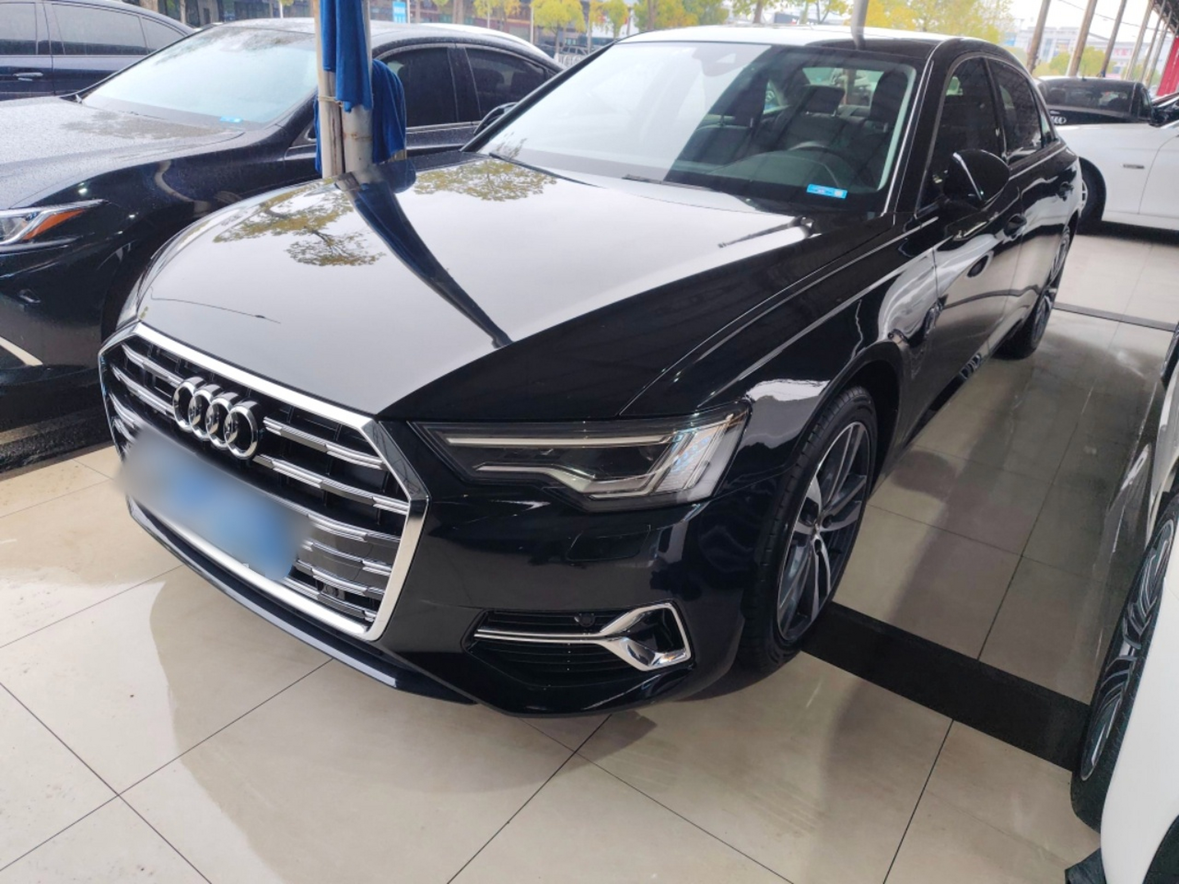 Под передней частью автомобиля