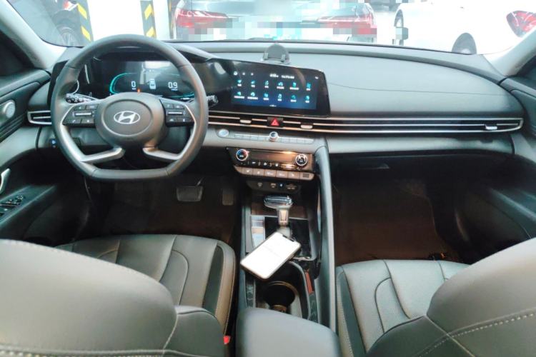 Used Hyundai Elantra 2023 1.5L CVT LUX Prestige Edition
