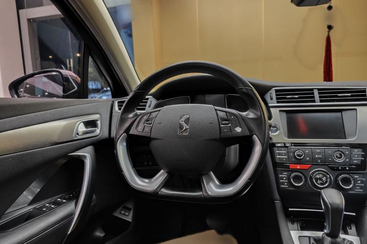 Used  5LS 2016 1.6T Luxury Edition THP160
