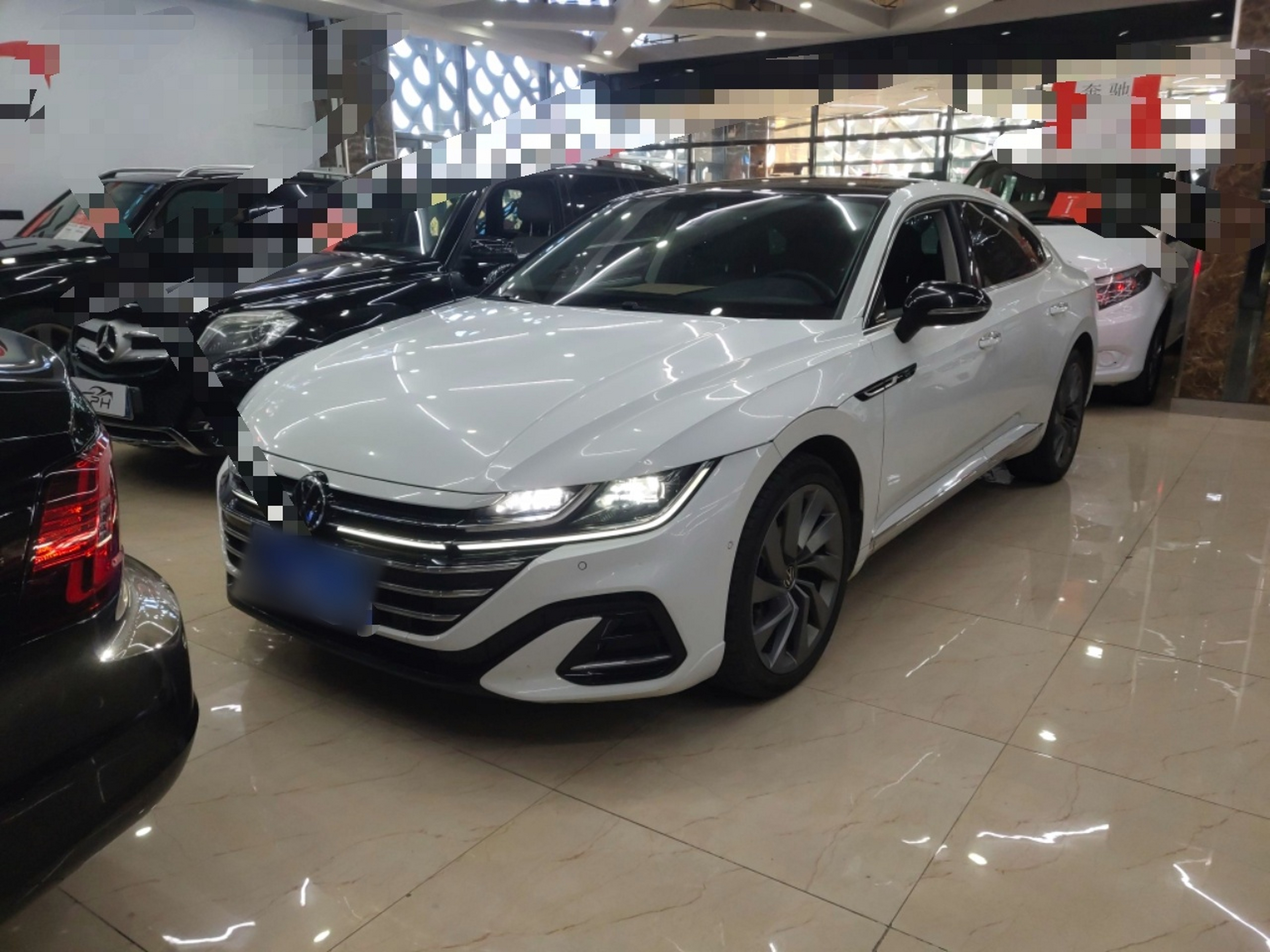 تحت مقدمة السيارة