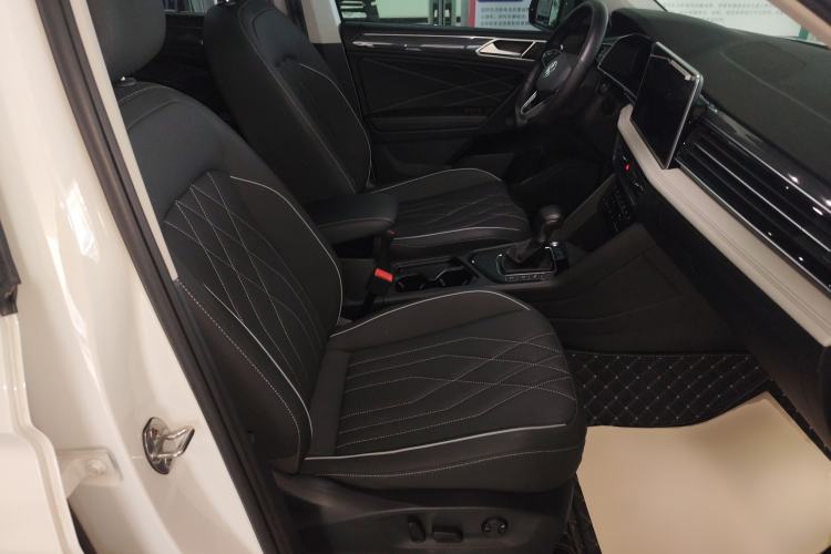 Used Volkswagen Tiguan L 2023 330TSI Automatic Two-Wheel Drive R-Line Enjoyment Edition
