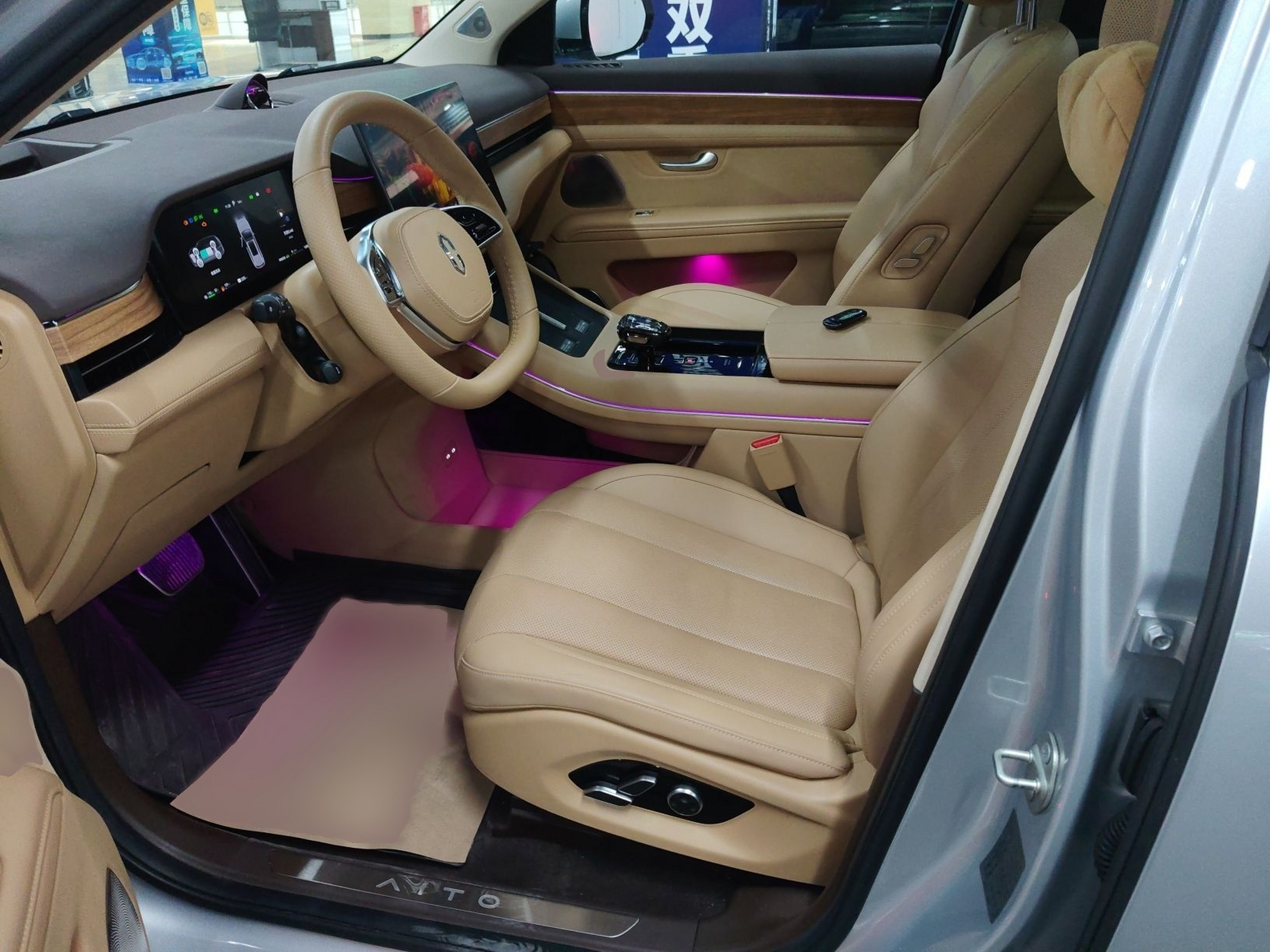 Переднее сиденье в автомобиле