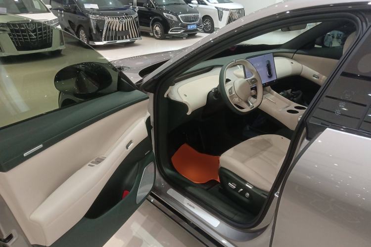 Used  YU7 2025 Ultra-Long Range All-Wheel Drive Pro Version
