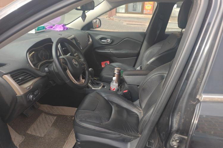 Used  Cherokee 2017 2.0L Superior Edition