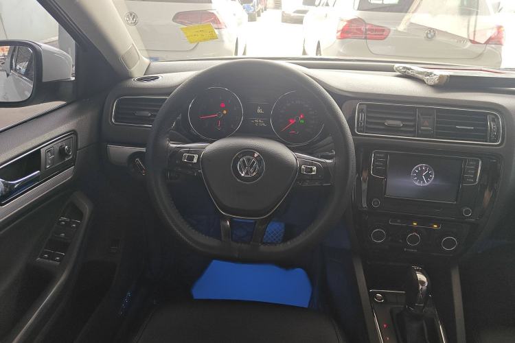 Used Volkswagen Sagitar 2017 230TSI Automatic Comfort Version
