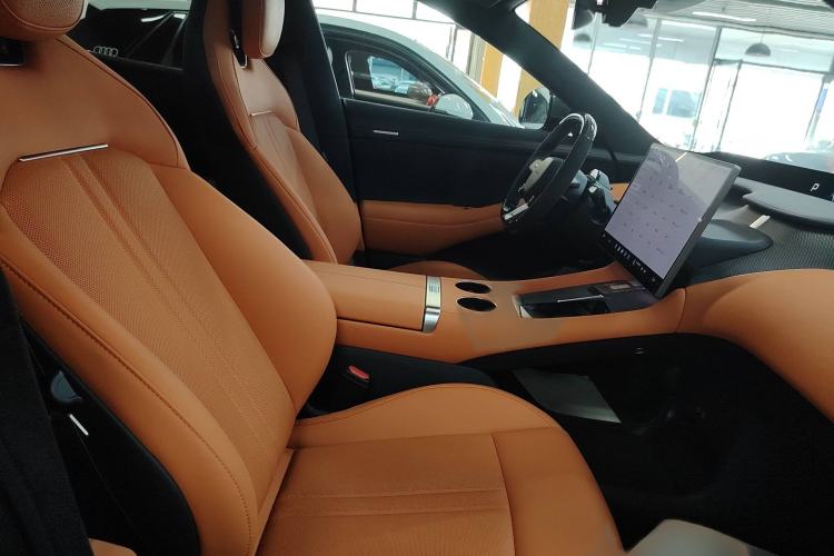 Used  YU7 2025 Ultra-Long Range High-Performance All-Wheel-Drive Max Edition
