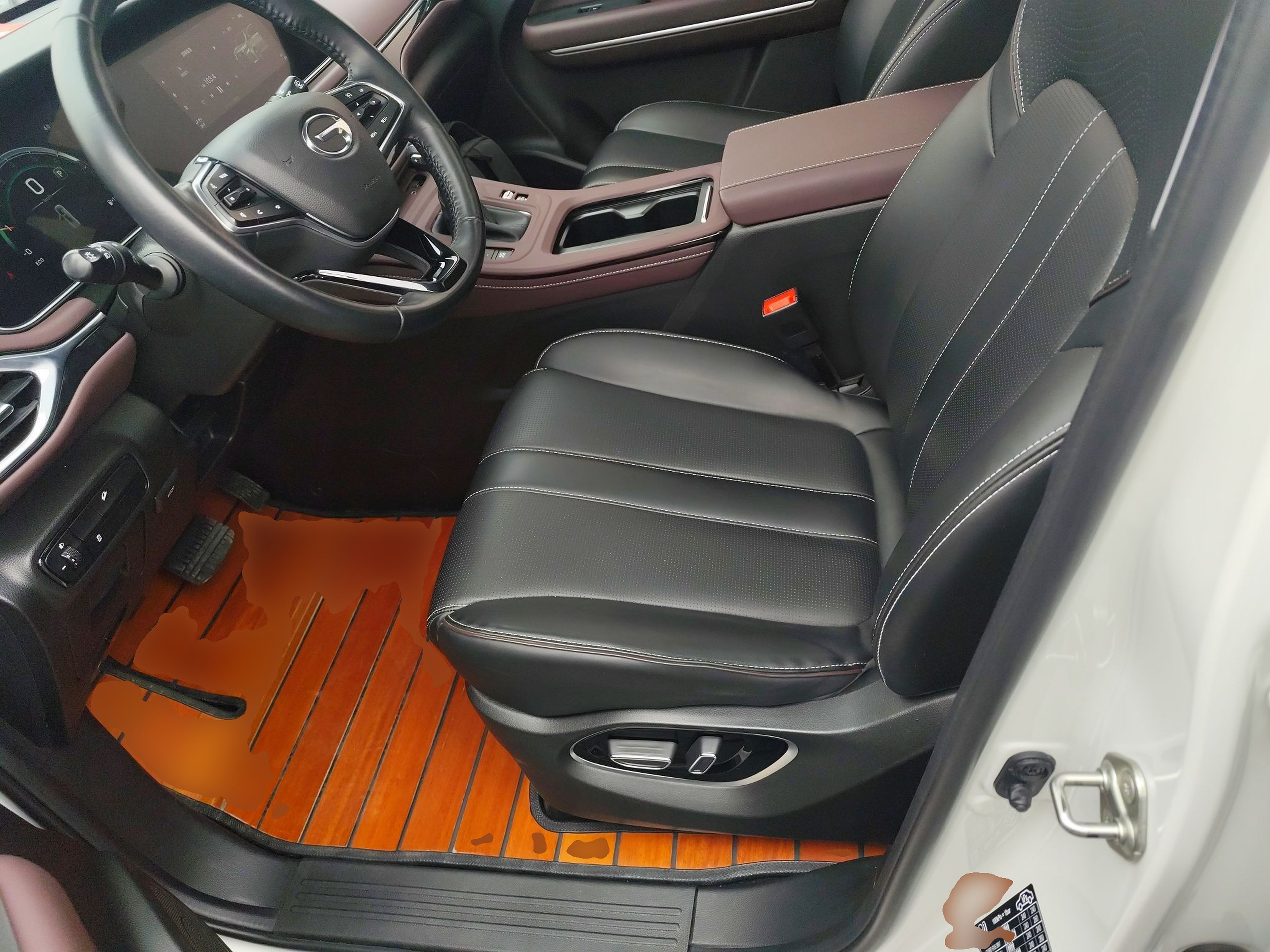 Переднее сиденье в автомобиле