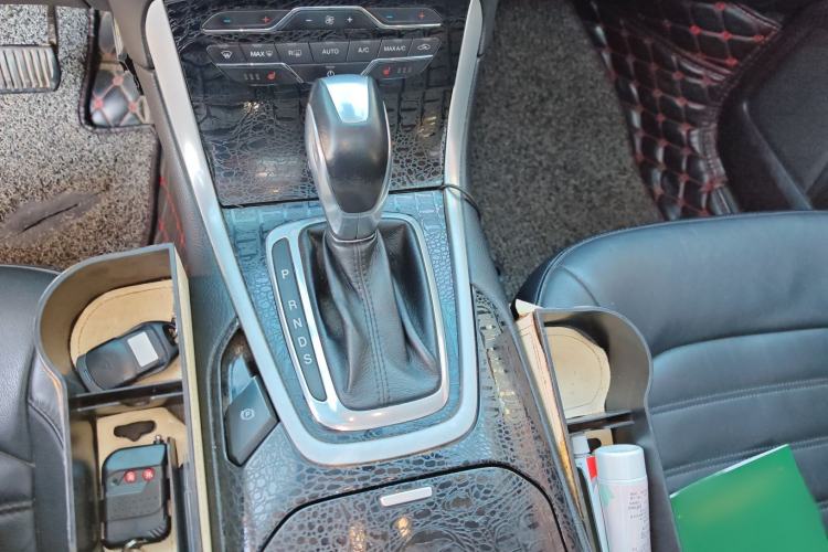 Used Ford Edge 2015 2.0T GTDi 4x4 High-Grade Model
