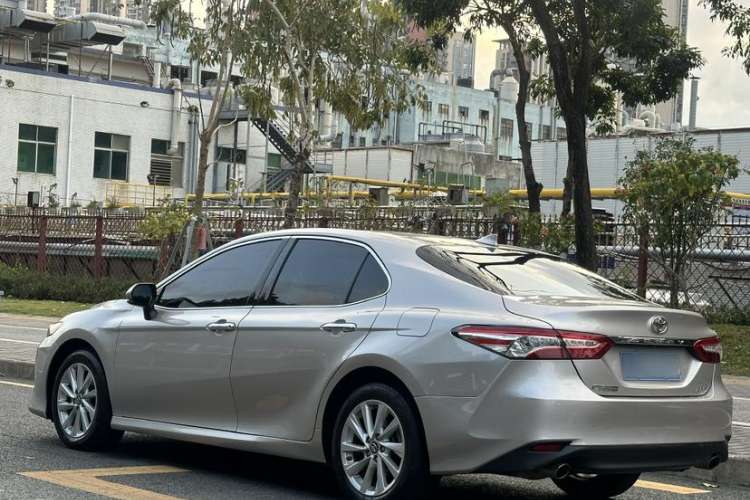 Used Toyota Camry 2021 2.0G Luxury Edition
