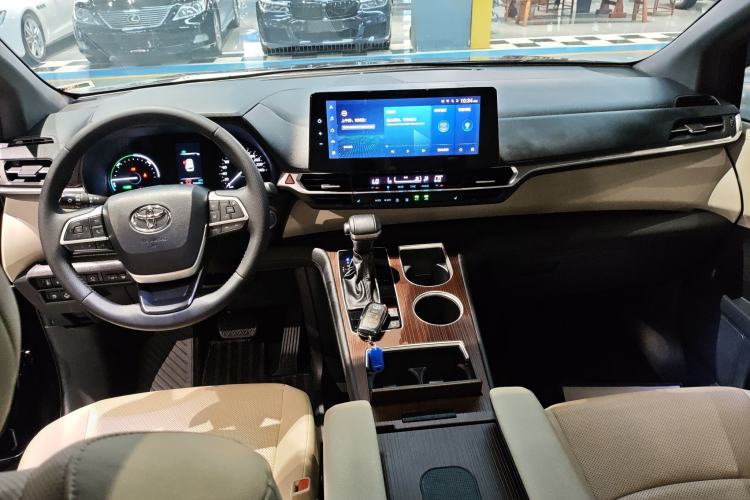 Used Toyota Granvia 2022 2.5L Hybrid Premium Edition