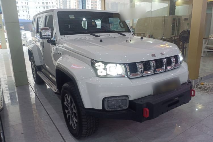 Used  BJ40 2023 2.0T Automatic Four-Wheel Drive Urban Hunter Edition Chivalrous Type
