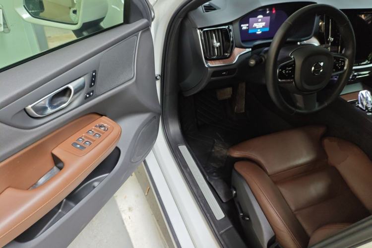 Used Volvo S60 2024 B4 Zhiyuan Luxury Edition
