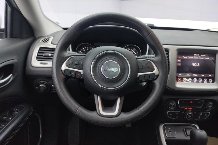 Used  Compass 2020 220T Automatic Leading Edition
