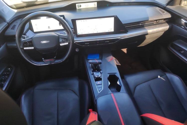 Used Oshan Z6 2022 Blue Whale 1.5T DCT Smart Navigation Model