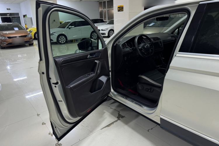 Used Volkswagen Tiguan L 2017 330TSI Automatic Two-Wheel Drive Luxury Edition