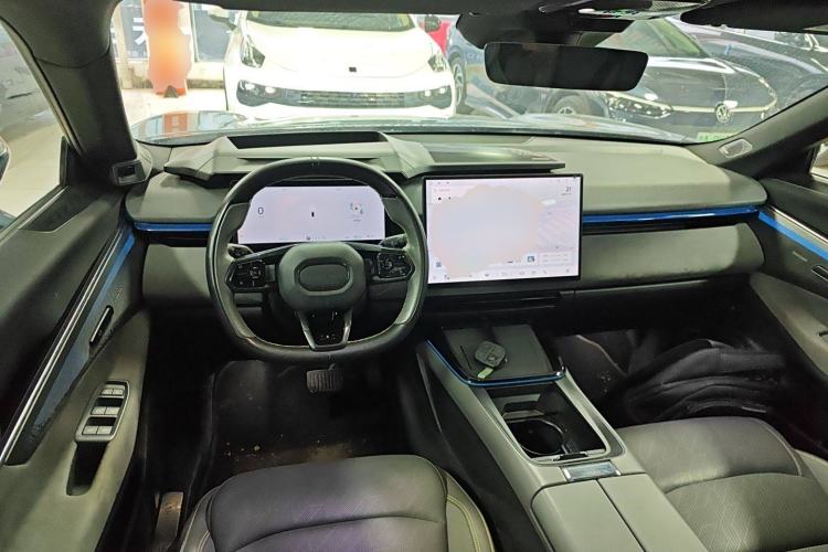 Used Lynk & Co 08 EM-P 2025 220 km All-Wheel-Drive Performance Halo
