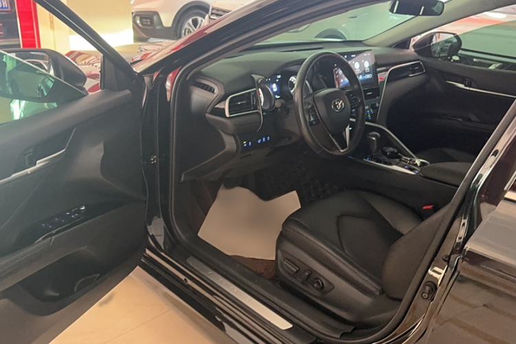 Used Toyota Camry 2021 2.0G Luxury Edition
