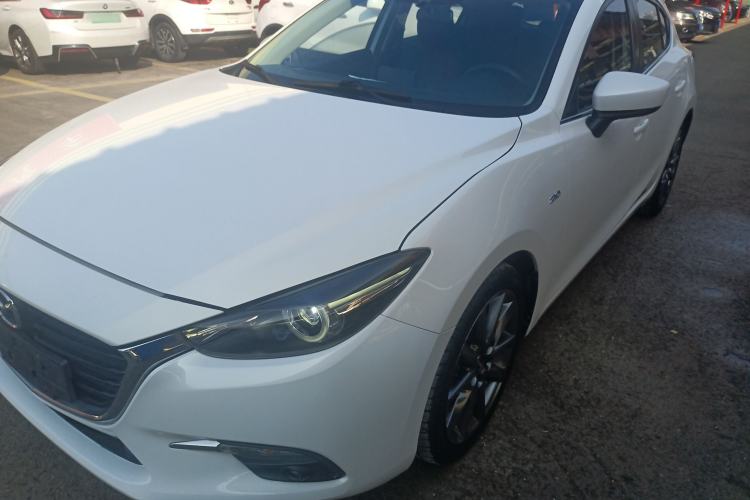 Used Mazda Mazda 3 Axela 2019 Cloud-Controlled Version Hatchback 2.0L Automatic Luxury Model China VI Standard