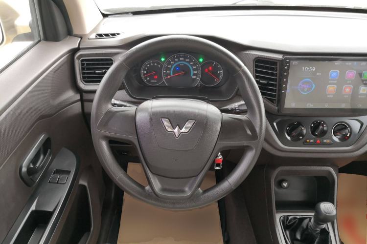 Used Wuling Hongguang V 2019 1.5L Enjoyment Version China VI LAR
