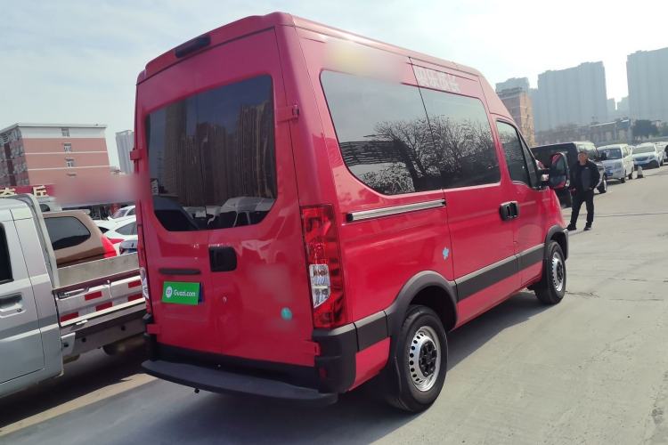 Used Iveco Eurocargo 2021 2.0T Manual Super-Rui Short Wheelbase High-Roof Side-Sliding Door F1A
