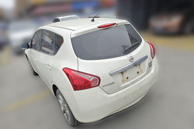 Used Nissan Tiida 2013 1.6L CVT Cool Cafe Edition

