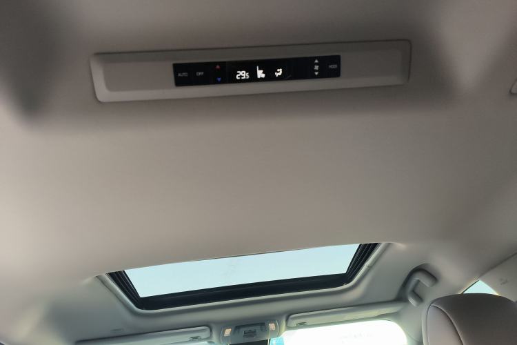 Used Toyota Granvia 2023 2.5L Hybrid Comfort Edition