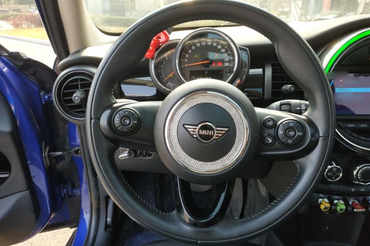 Used  MINI 2019 1.5T COOPER Classic Edition Five-Door Version
