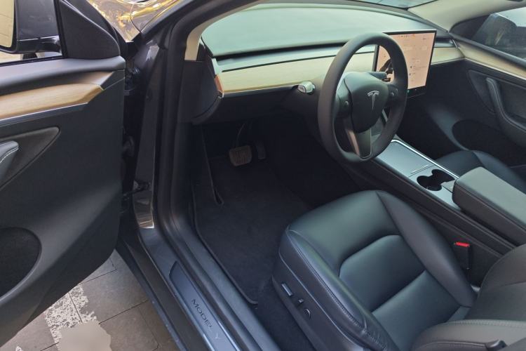 Used Tesla Model Y 2021 Long-Range All-Wheel-Drive Version 3D7