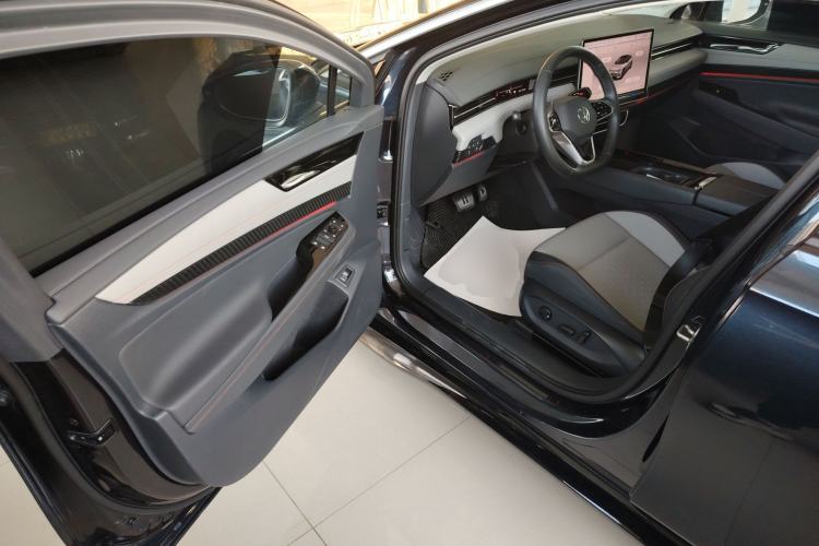 Used Volkswagen ID.7 VIZZION 2024 AIR model
