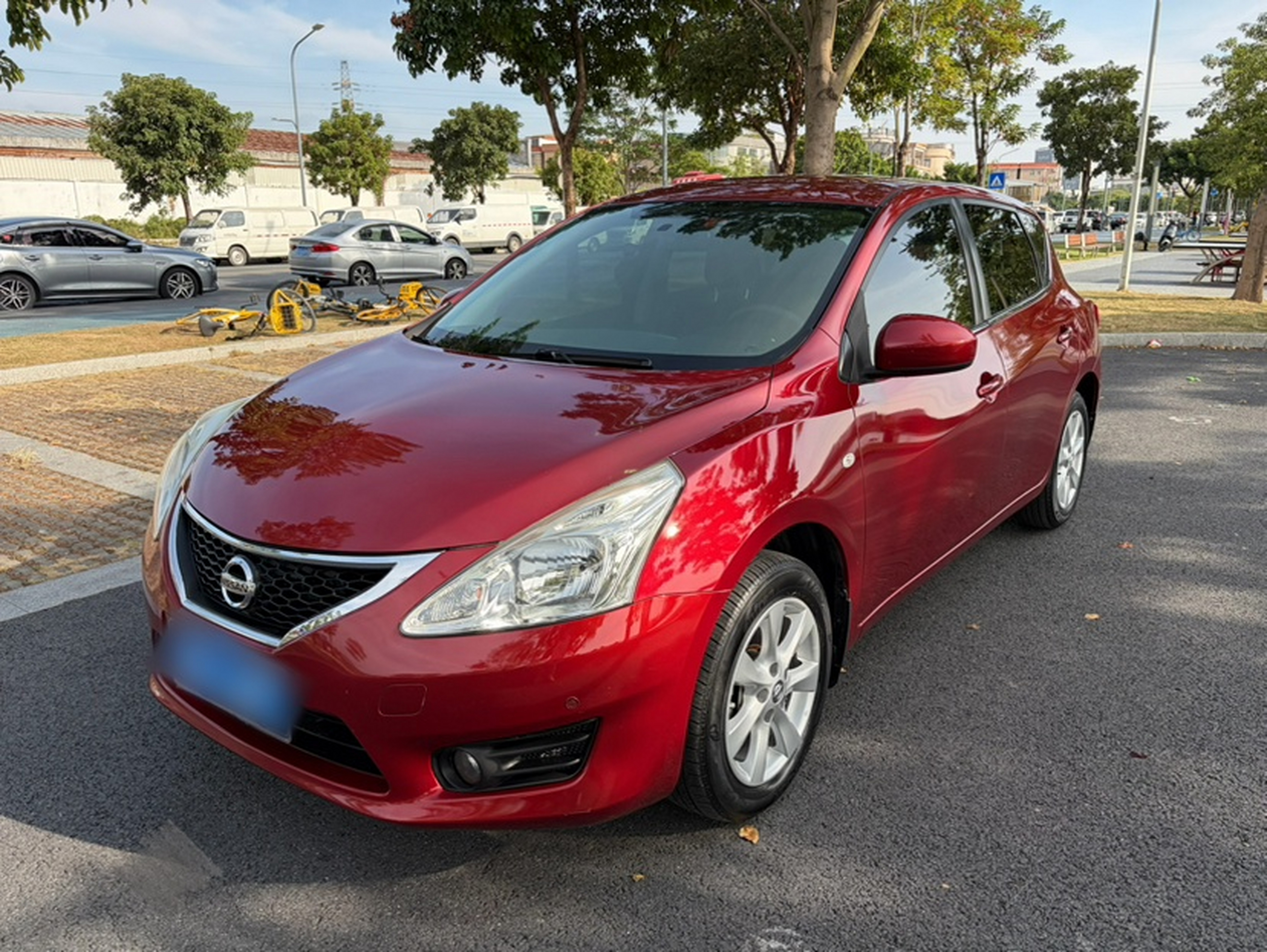 Под передней частью автомобиля