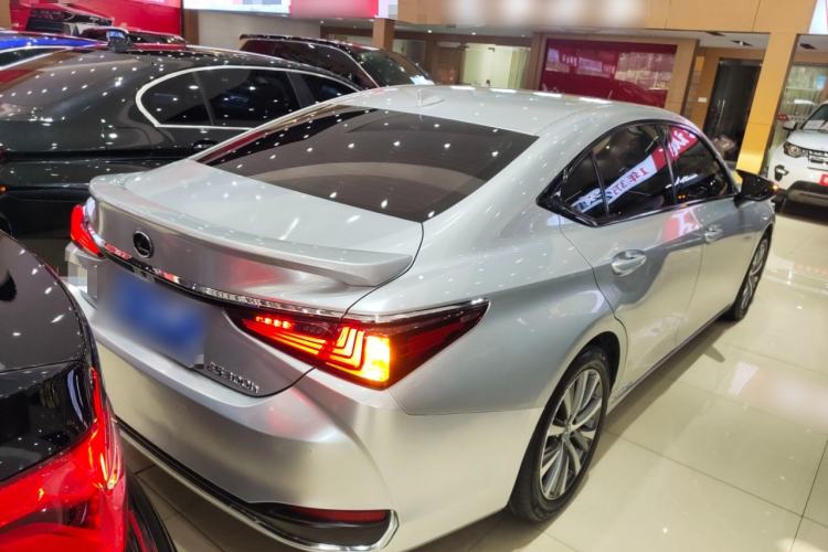 Used Lexus ES 2018 300h Premier Edition China V Standard
