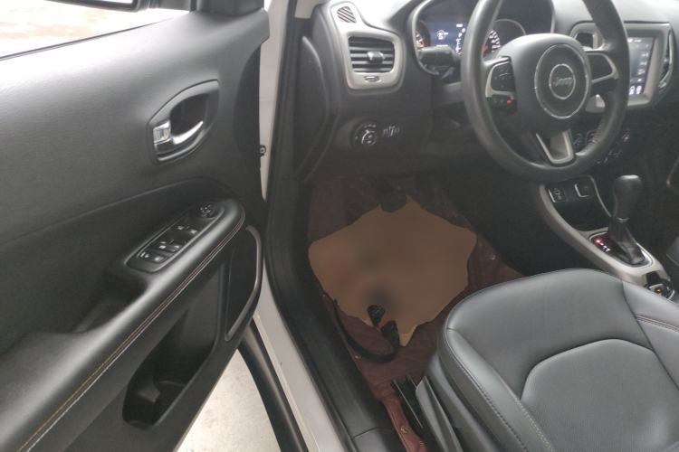 Used  Compass 2019 200T Automatic Family Edition - Connected Large Screen Version
