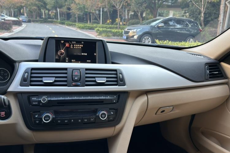 Used BMW 3 Series 2015 320i Luxury Line Stylish Edition
