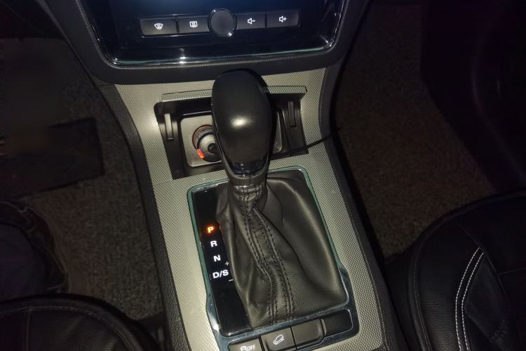 Used Roewe RX5 2018 20T Two-Wheel Drive Automatic Internet Smart Edition