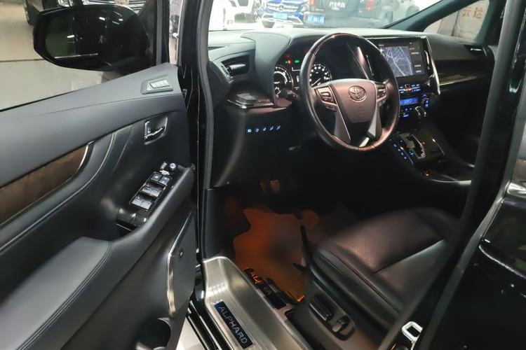 Used Toyota Alphard 2021 Dual-Motor 2.5L Premium Edition
