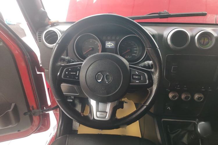 Used  BJ40 2018 40L 2.0T Manual Diesel Four-Wheel Drive Prestige Edition
