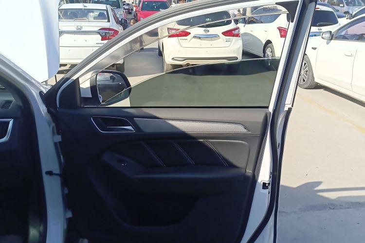 Used Roewe RX5 2016 30T Two-Wheel Drive Automatic Internet Smart Edition
