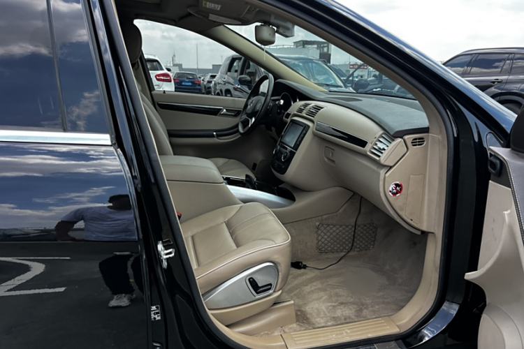 Used Mercedes-Benz R-Class 2017 R 320 4MATIC Business Edition Prestige Model