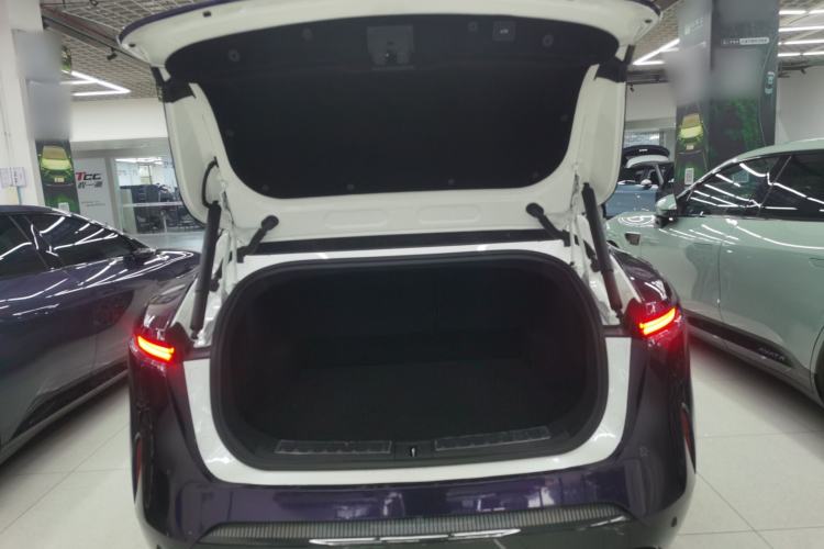 Used  11 2025 Ultra Extended-Range Edition