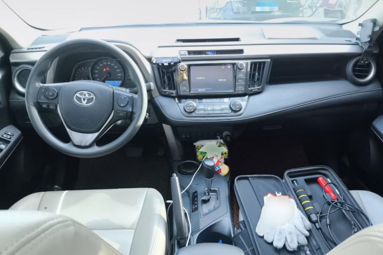 Used Toyota RAV4 2015 2.0L CVT Two-Wheel Drive Fashion Edition