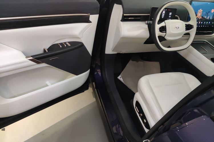 Used  eπ008 2024 636Max All-Electric Version 6 Seats
