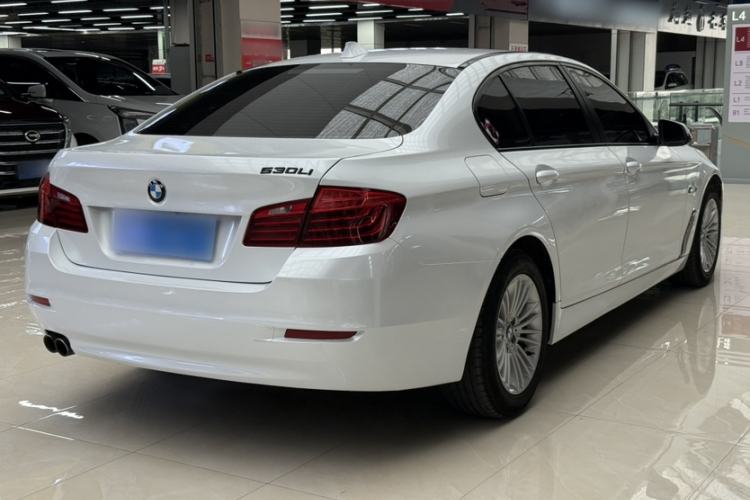 Used BMW 5 Series 2014 525Li Leading Model
