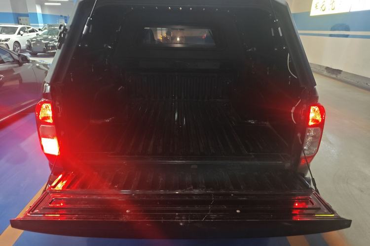 Used Nissan Navara 2017 2.5L Automatic 2WD Luxury Edition QR25
