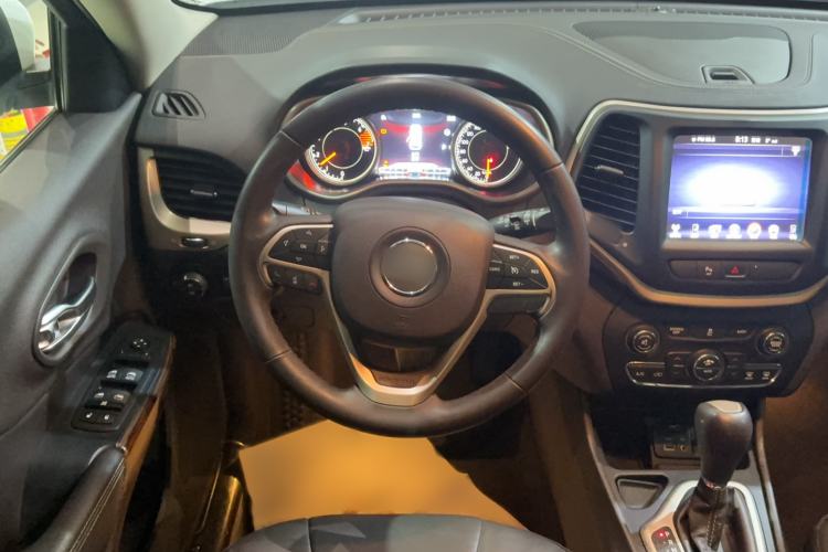 Used  Cherokee 2016 2.0L Superior Edition
